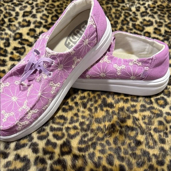 Hey Dude Women’s Lavender Floral Sneakers - Picture 4 of 9